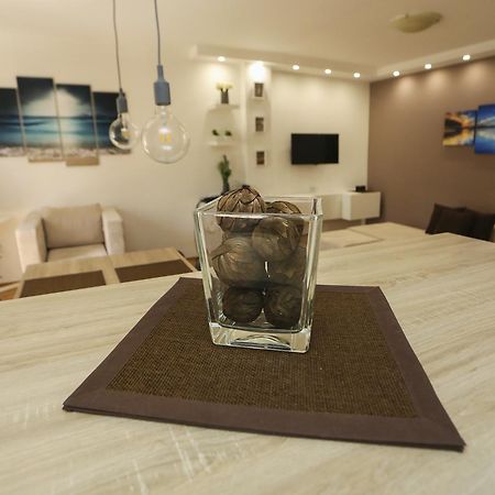 Modern Apartment With Free Parking Novi Sad Exteriör bild